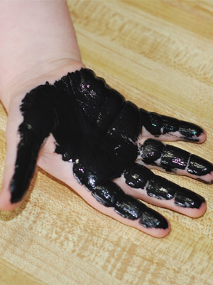 краска на ладошке