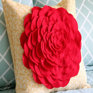 подушка на 8 марта