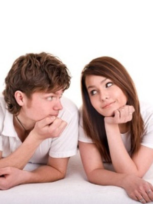 парень и девушка думают