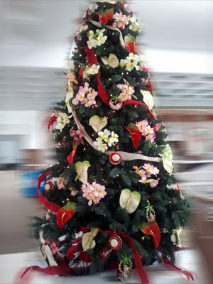 елка с цветами