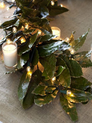 свечи и листья