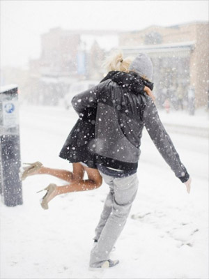 пара  в снегу