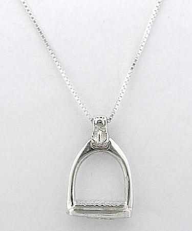 Серебряный кулон – стремя