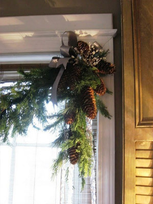 икебана из сосновых веток 