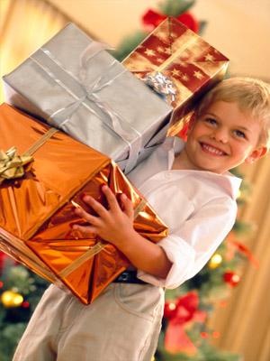 мальчик с подарками
