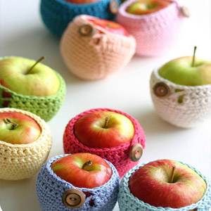 Фрукты в платьях