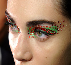 макияж глаз бусинками