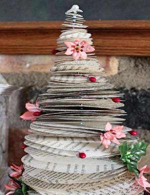 елка из газет