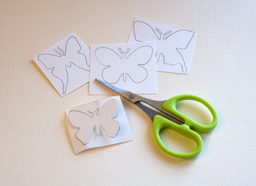 вырезаем бабочек