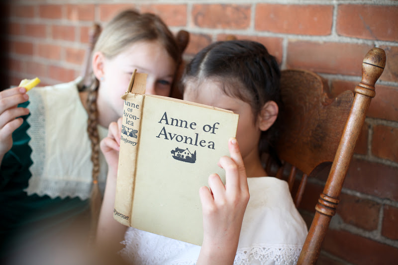 девочки читают