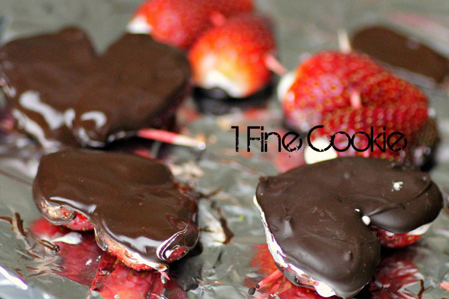 покрываем шоколадной глазурью