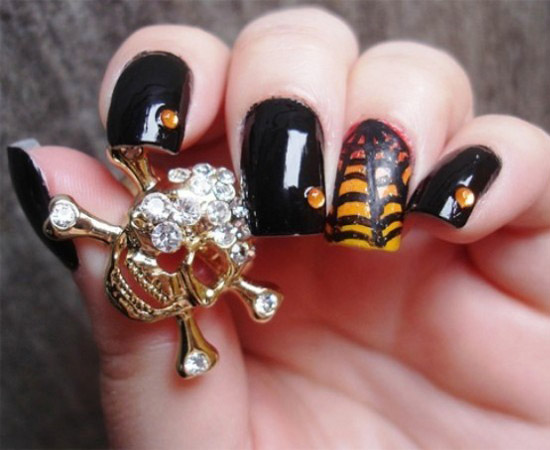 череп со стразами