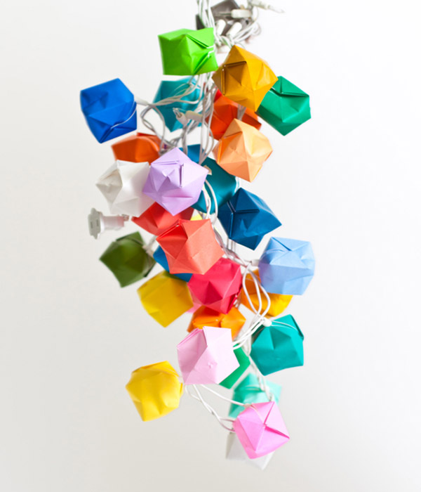 Радужная гирлянда в стиле оригами к празднику