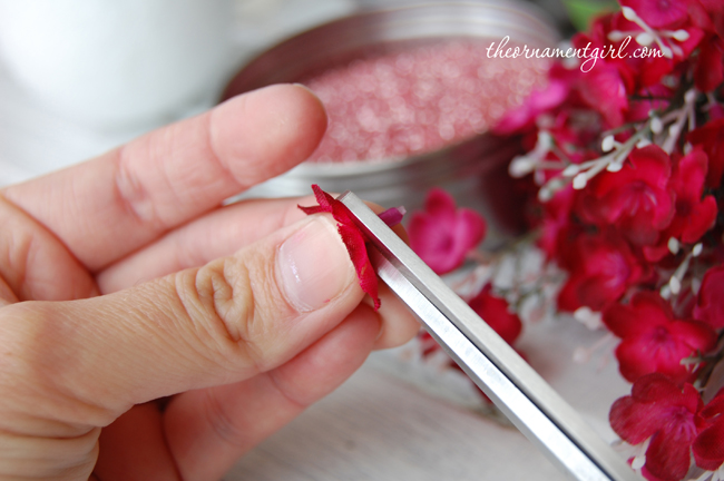 отрезаем тычинки