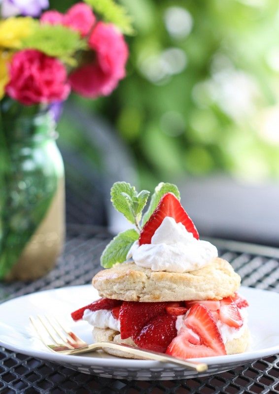 блюдо из клубники