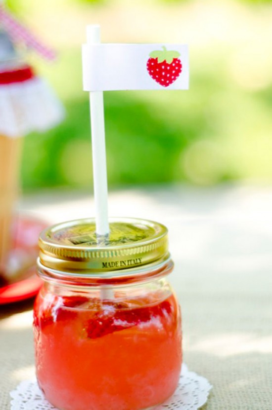 баночка с напитком