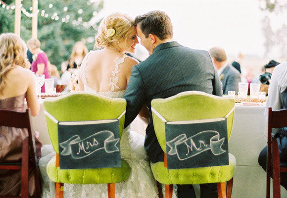 надписи на стульях