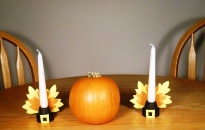 свечи на столе