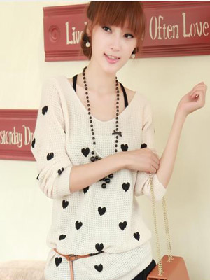 свитер с сердечками