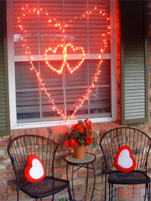 окно в сердечках