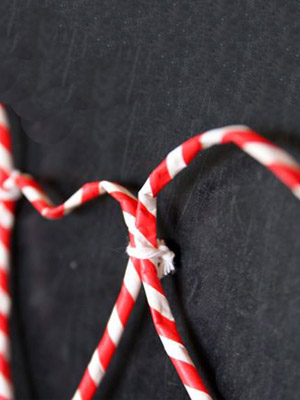 Гирлянда из коктейльных соломинок