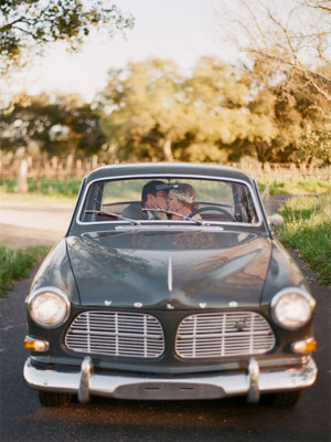 поцелуй в машине