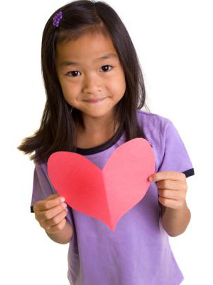 девочка с сердечком