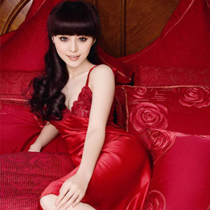 девушка в красном