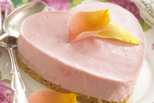 розовый торт-сердечко