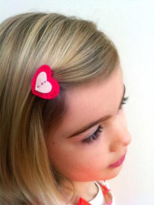 заколка на девочке