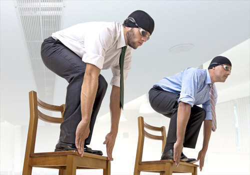 заплыв со стульев