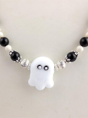 колье с  призраками-жемчужинами 