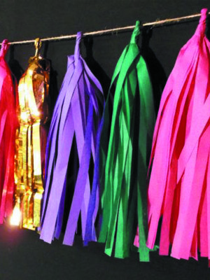 гирлянда из разноцветных лент