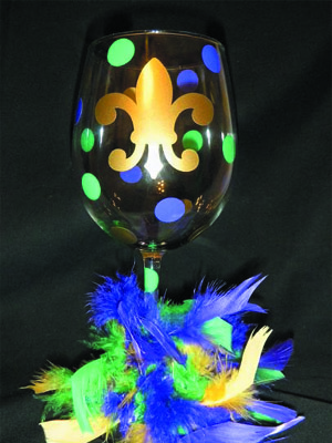 бокал декорирован золотом и конфетти