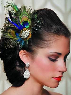 заколка из павлиньих перьев 