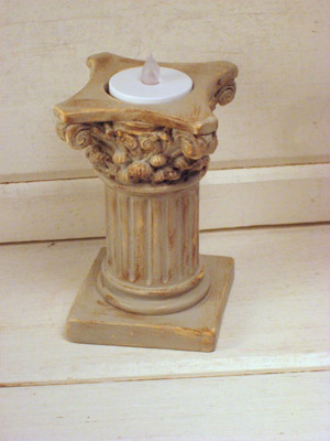 подсвечкик в виде колоны