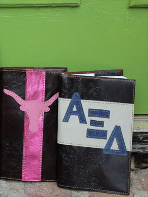 кошелек с греческими буквами