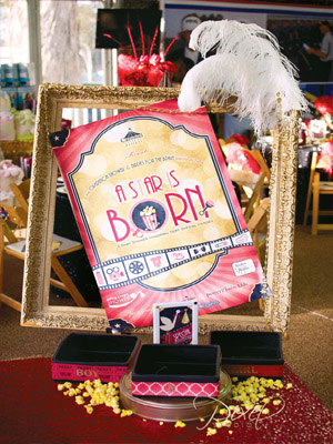 декор с перьями