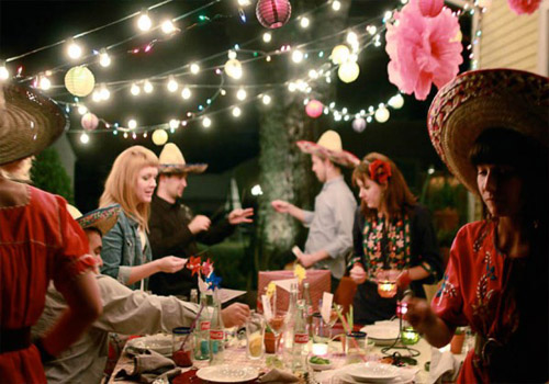 Гирлянды и бумажные цветы 