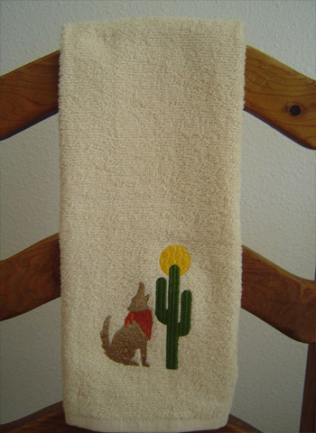 полотенце с вышитым кактусом 