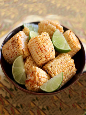 Кукуруза с маслом из чили и кориандра