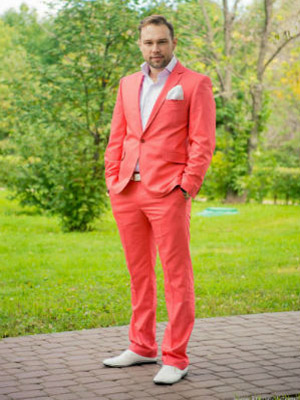 яркий костюм шоумена