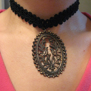 медальон – пиратская монета