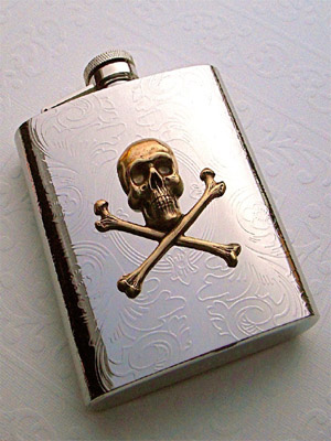 фляга в пиратском стиле