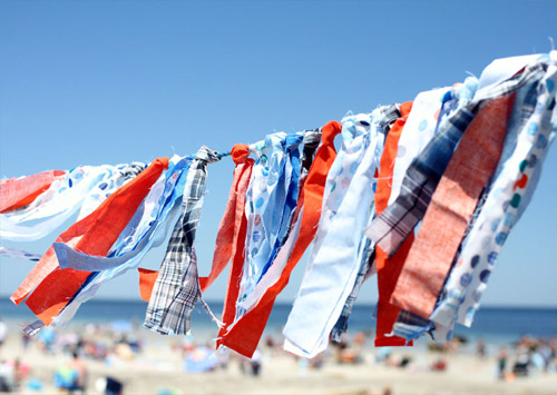 Гирлянда с разноцветных, ярких лоскутков