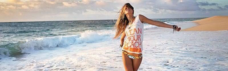 девушка возле моря