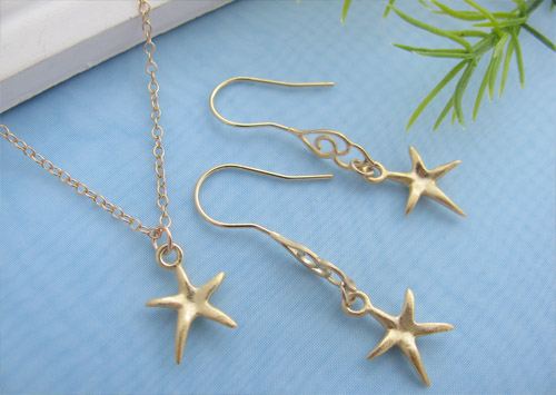 золотые сережки и колье