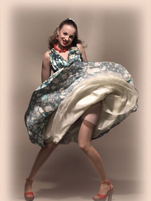 чулки и яркая обувь