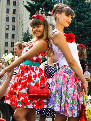 цветочный яркий принт 