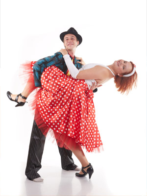 обычная прическа под шляпой